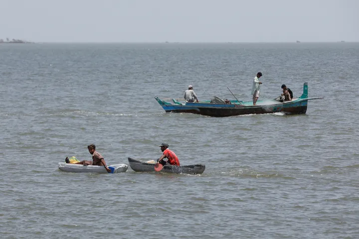 Four fishermen missing after vessel collision off Karachi coast