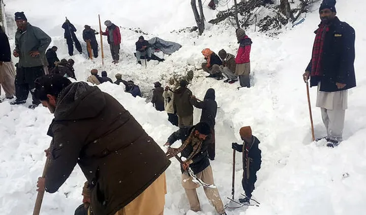 انهيار ثلجي يتسبب في مقتل 9 أشخاص شمال غربي باكستان