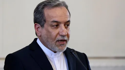 واکنش عراقچی به اظهارات زلنسکی: جهان از دلقک‌های سردرگم خسته شده است