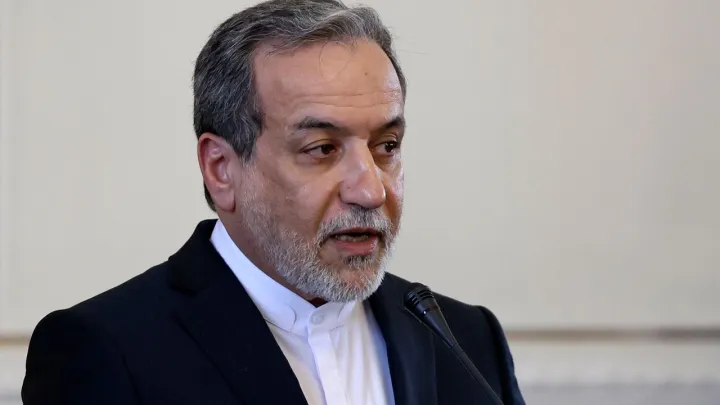 واکنش عراقچی به اظهارات زلنسکی: جهان از دلقک‌های سردرگم خسته شده است