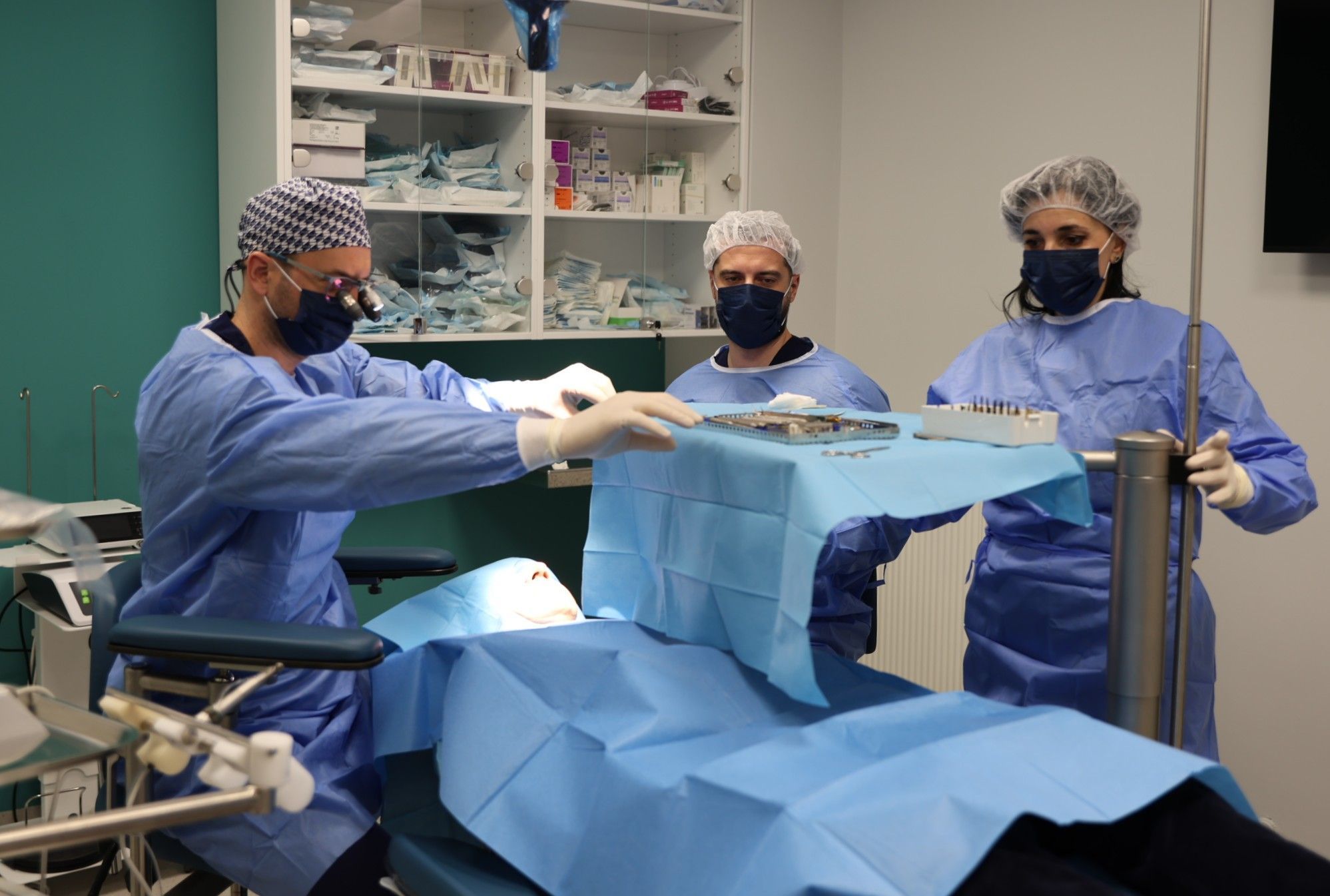 Povijesni iskorak u maksilofacijalnoj kirurgiji: Prvi Triple Zygoma zahvat u regiji