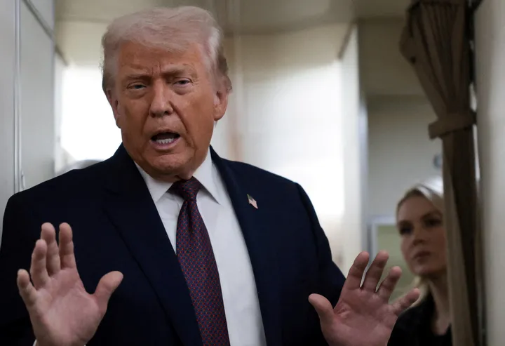 ترمب يهدد بفرض رسوم جمركية 100% على واردات كندا إذا أبرمت اتفاقا مع الصين