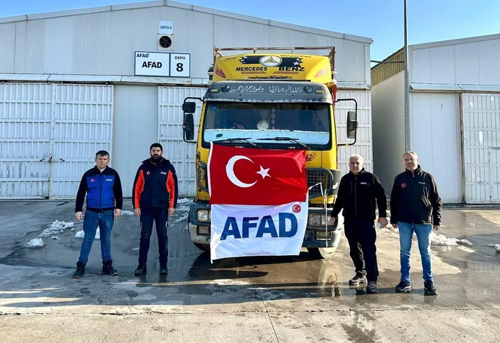 Türkiye sends humanitarian aid to Syria amid YPG attacks