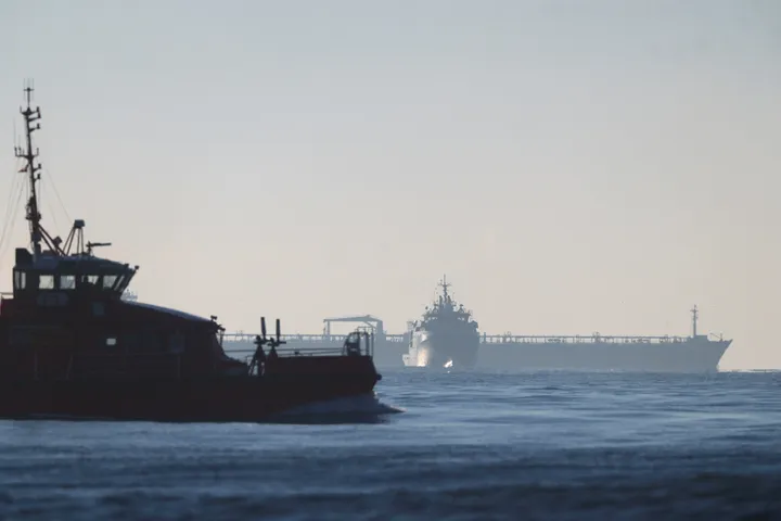 Лондон будет продавать российскую нефть?