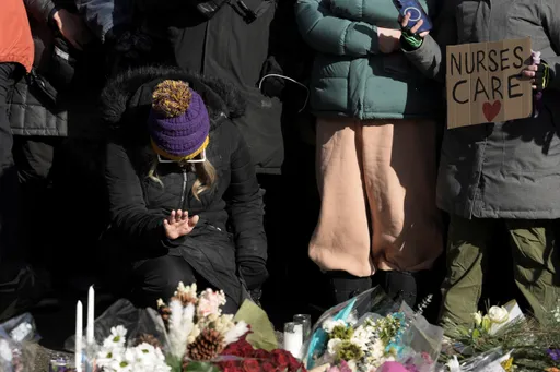 Minnesota Governor Walz urges Trump to pull ICE out of state after killing of Alex Pretti