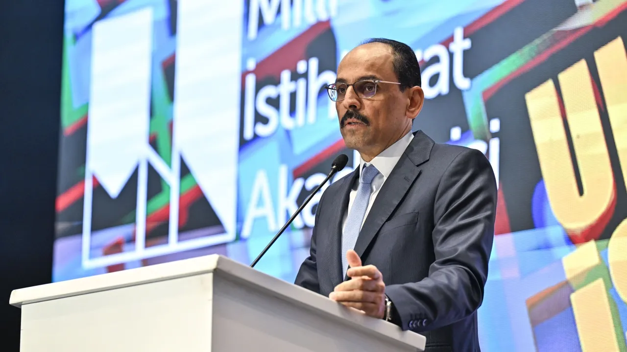 Diretor dos serviços secretos da Türkiye reúne-se com uma delegação do Hamas em Istambul