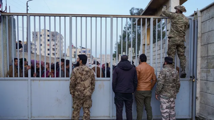 Forças sírias libertam 126 crianças detidas em prisão controlada pelo YPG em Raqqa