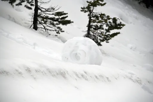 Fenomeni i rrallë i rrotullave të borës u vëzhgua në malin Ilgaz në Türkiye