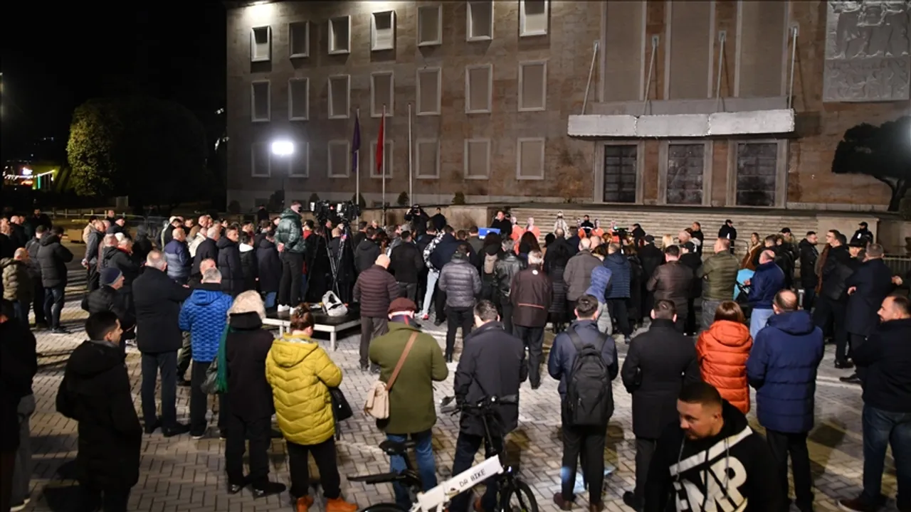Shqipëri, opozita vazhdon protestat antiqeveritare