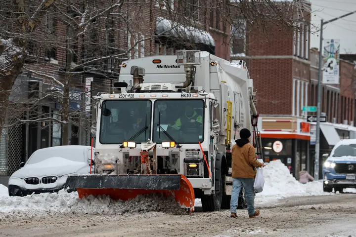 Најмалку 18 мртви во зимската бура во САД