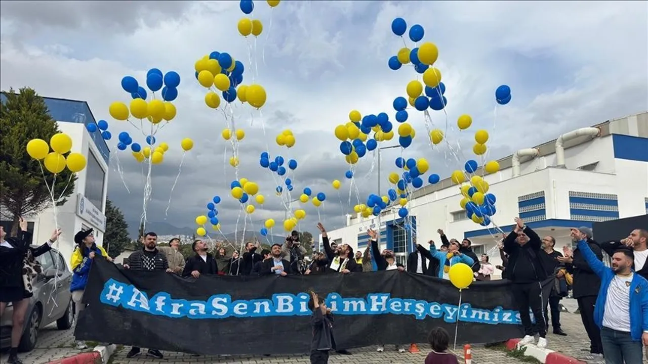 نمایش همدلی اجتماعی برای کودک سه‌ساله مبتلا به لوسمی در ازمیر