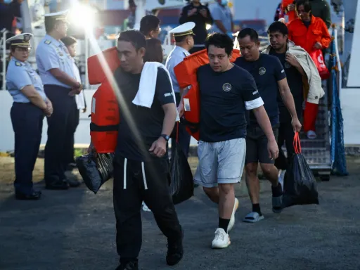 Barco com mais de 350 pessoas afunda no sul das Filipinas, registando-se pelo menos 15 mortos