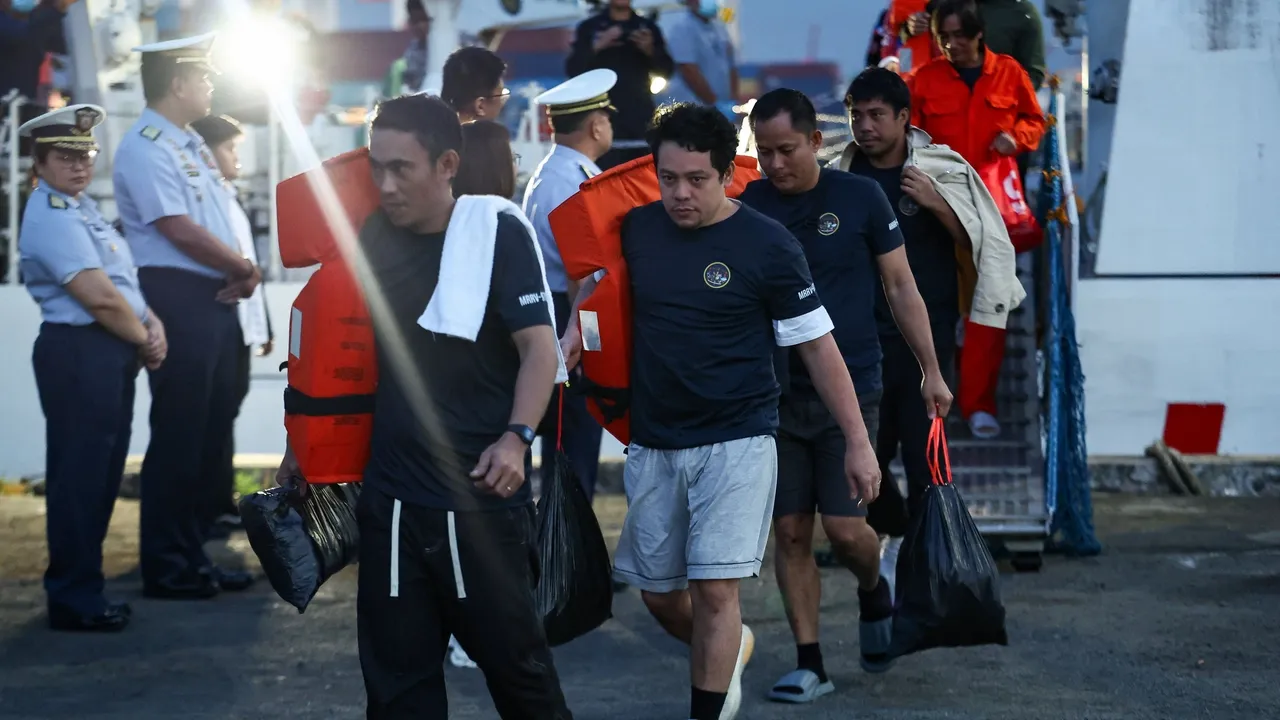 Barco com mais de 350 pessoas afunda no sul das Filipinas, registando-se pelo menos 15 mortos