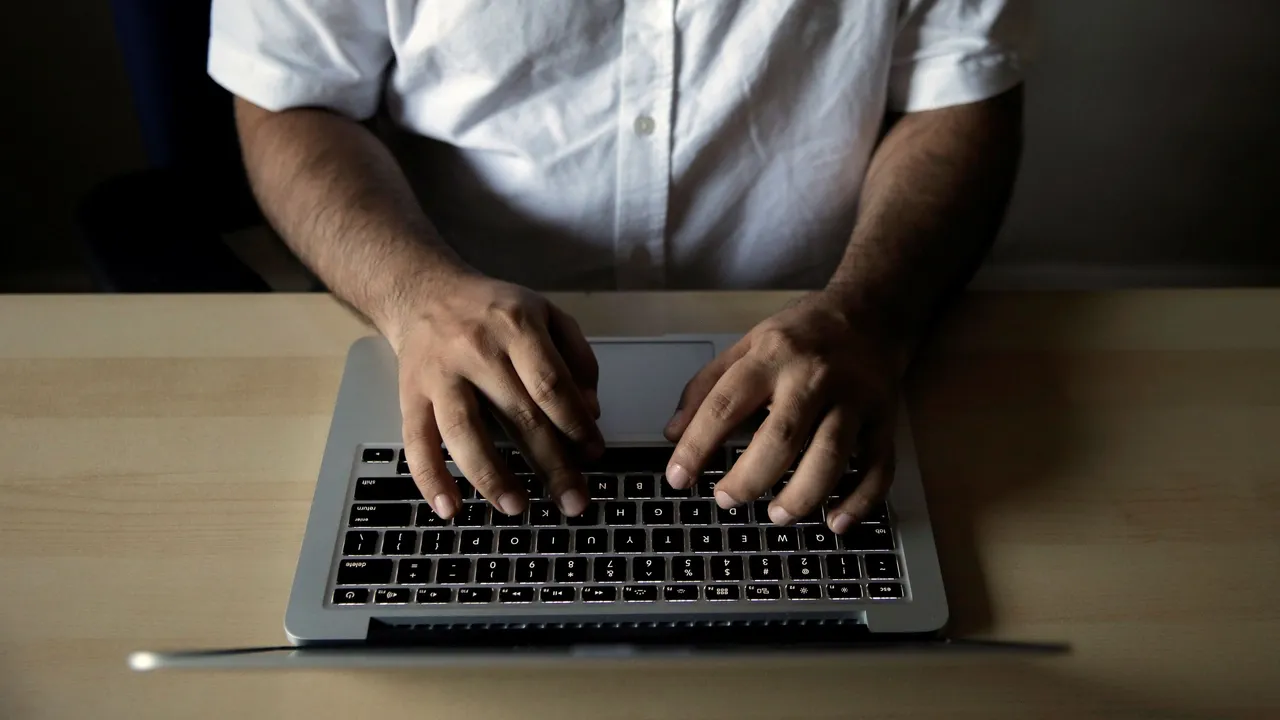 مقام صنفی در ایران: قطع اینترنت روزانه میلیاردها تومان به اقتصاد آسیب می‌زند