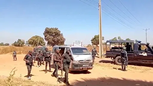Bewaffnete töten 10 Menschen bei Angriff auf Polizeiposten im Niger nahe ...