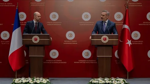Kryediplomati turk thirrje për bisedime më të shpeshta dhe më të ngushta me Francën