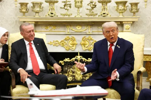 Erdogan y Trump dialogan sobre la situación en Siria y los esfuerzos de la Junta de Paz para Gaza