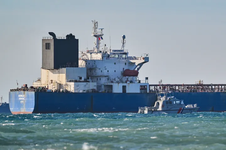 Russia refuses oil deliveries to countries backing G7 price cap