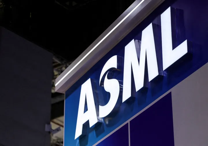 Chipfabrikant ASML boekt recordaantal orders en beter dan verwachte omzet vierde kwartaal 2025