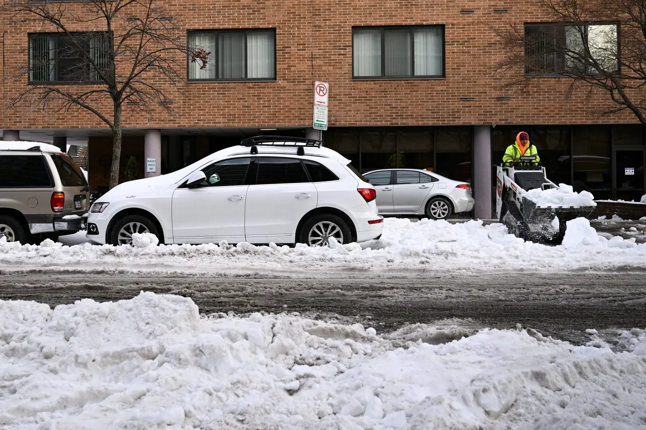 Winter storm kills dozens as cold lingers in central and eastern US