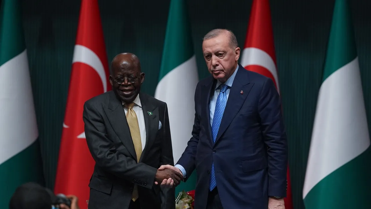 أردوغان يؤكد دعم نيجيريا في مكافحة الإرهاب ورفع التبادل التجاري معها إلى 5 مليارات دولار