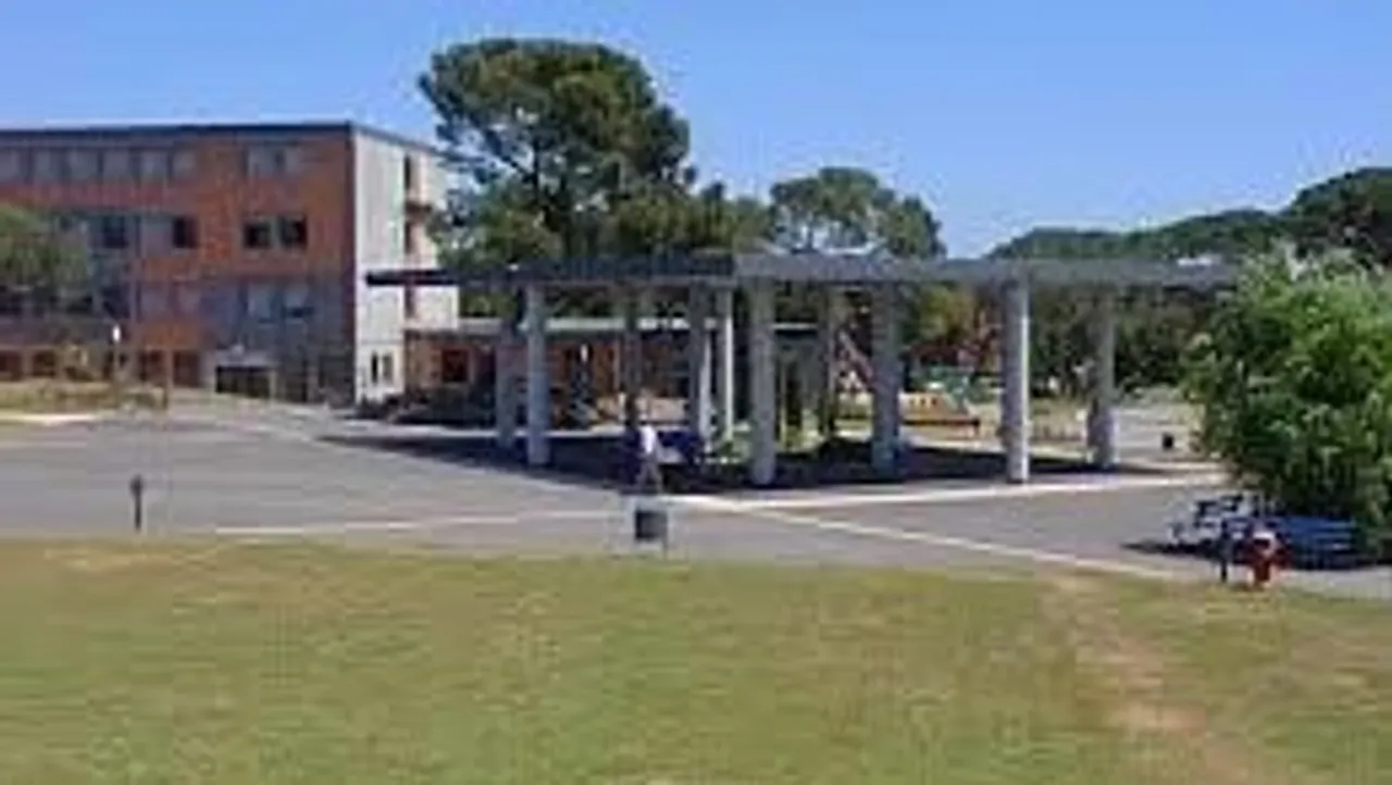 Fréjus: un surveillant de lycée victime de harcèlement raciste, aucune sanction contre les auteurs