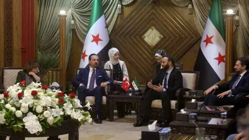 وفد تركي يلتقي محافظ حلب ويبحث إعادة الإعمار وسبل دعم عمليات التنمية