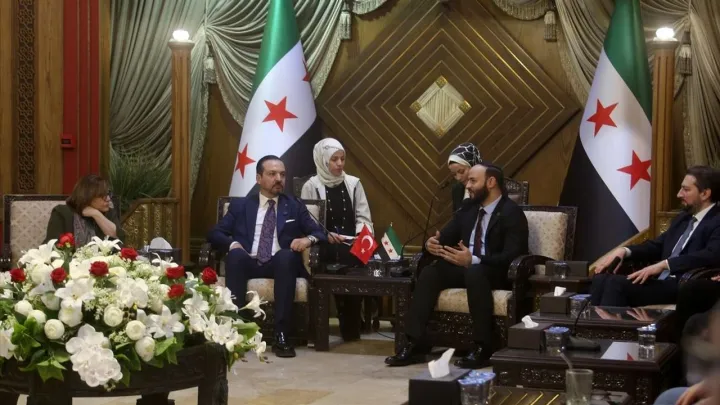 وفد تركي يلتقي محافظ حلب ويبحث إعادة الإعمار وسبل دعم عمليات التنمية