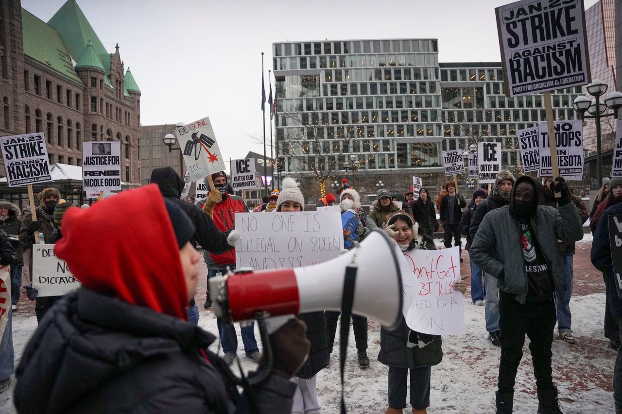 Dozens detained after anti-ICE sit-in at New York hotel - TRT World
