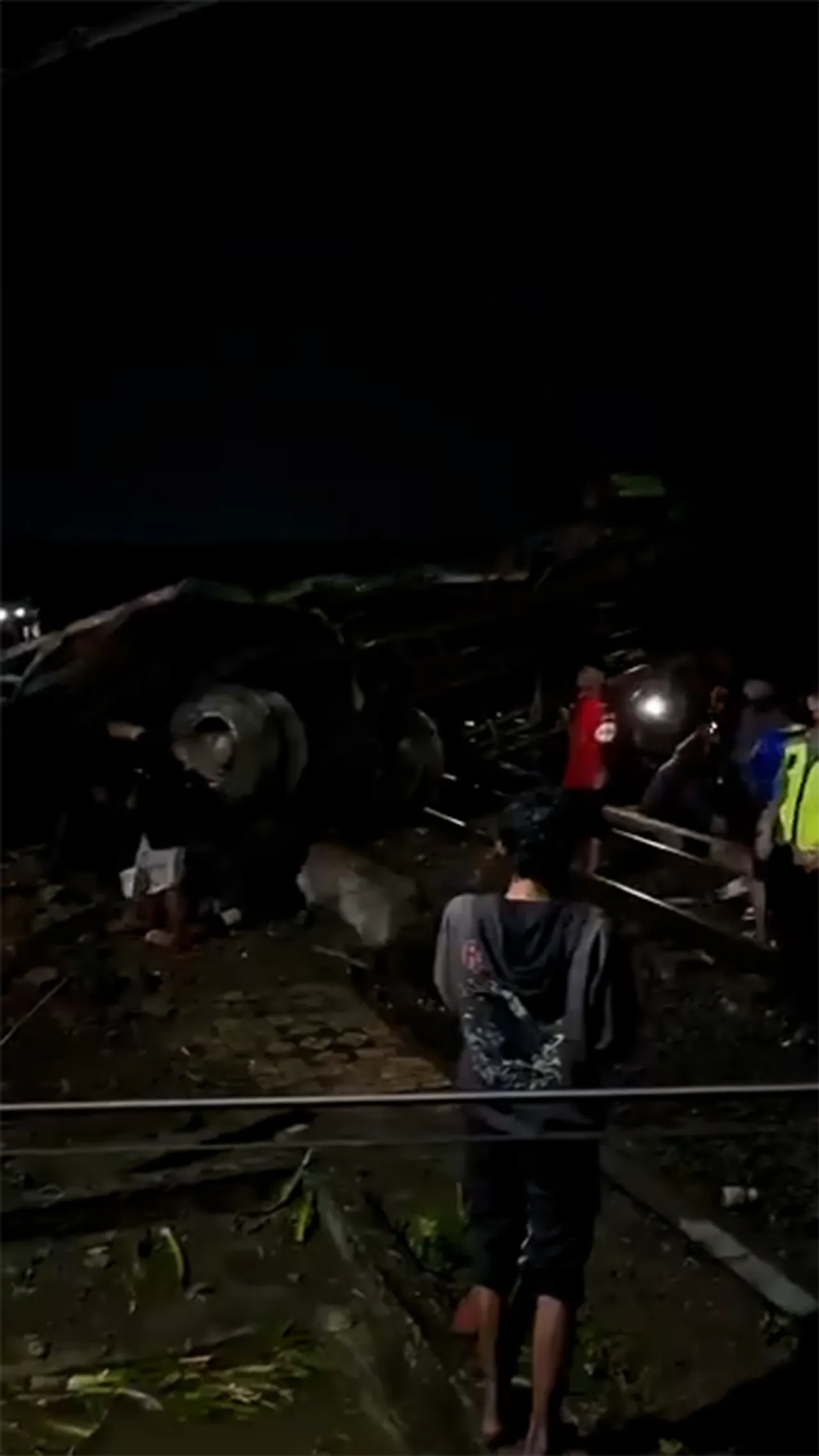 KA Gajayana tabrak truk tronton di Kebumen, 1 orang tewas