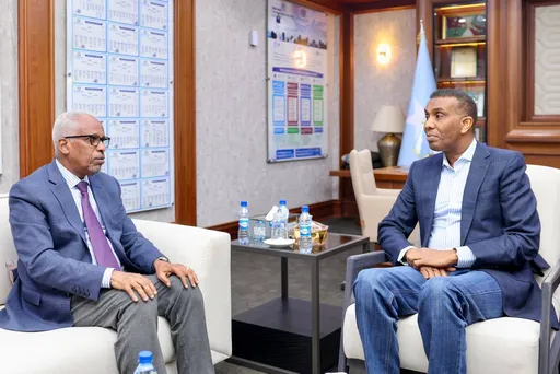 Ra’iisul Wasaare Xamse oo la kulmay Safiirka Jabuuti si loo xoojiyo xiriirka laba geesoodka ah