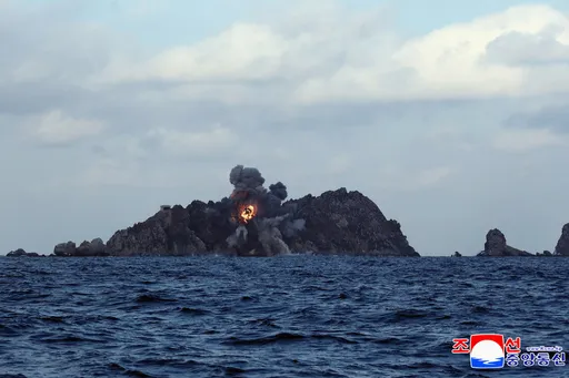 북한, 동해상으로 탄도 미사일 2발 발사