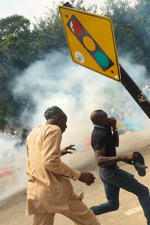 Policemen scatter Lagos anti-demolition protesters