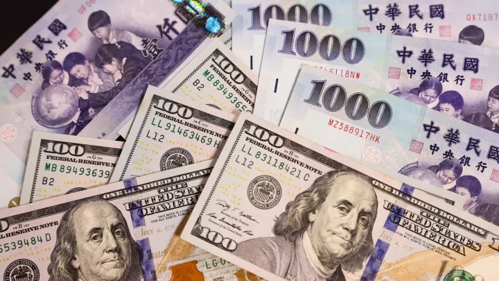 Dólar luta para recuperar-se das perdas após comentários de Trump