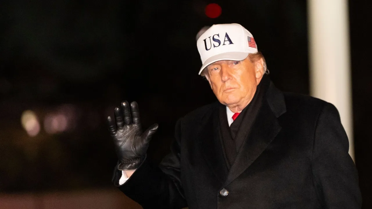 ترمب: أسطول ضخم يتقدم نحو إيران ونأمل أن تجلس سريعاً إلى طاولة المفاوضات