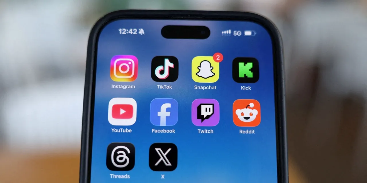 Meta, TikTok e YouTube enfrentam julgamento histórico por alegações de que viciam as crianças