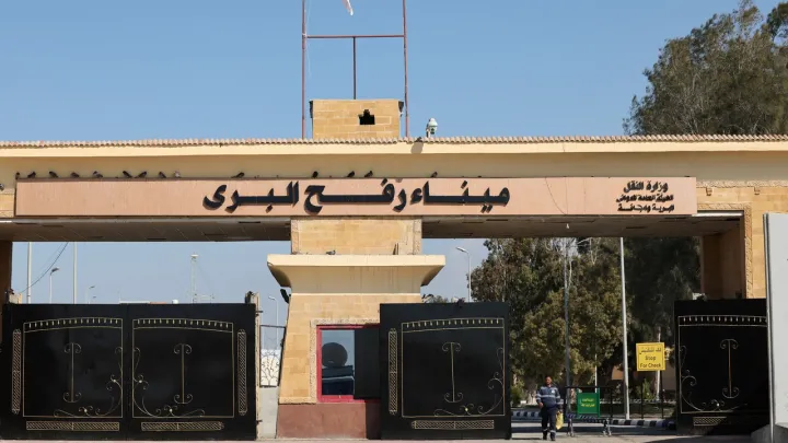 إعلام عبري يتحدث عن قرب إعادة فتح معبر رفح.. و"صحة غزة" تعلن ارتفاع حصيلة الإبادة