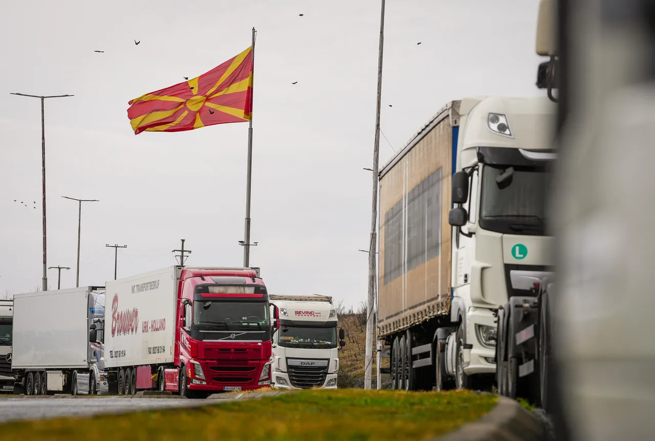 Македонските превозници вечерва се повлекуваат од блокадите на граничните премини