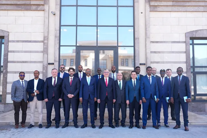 Iskaashiga dhinaca badaha ee u dhexeeya Turkiga iyo Soomaaliya oo sii xoogeysanaya