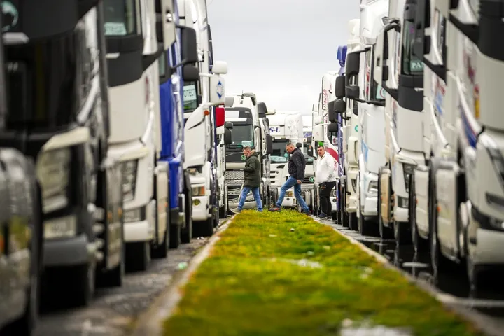 Nikolloski: Brukseli drejt zgjidhjes së problemit të shoferëve të kamionëve nga rajoni në Shengen
