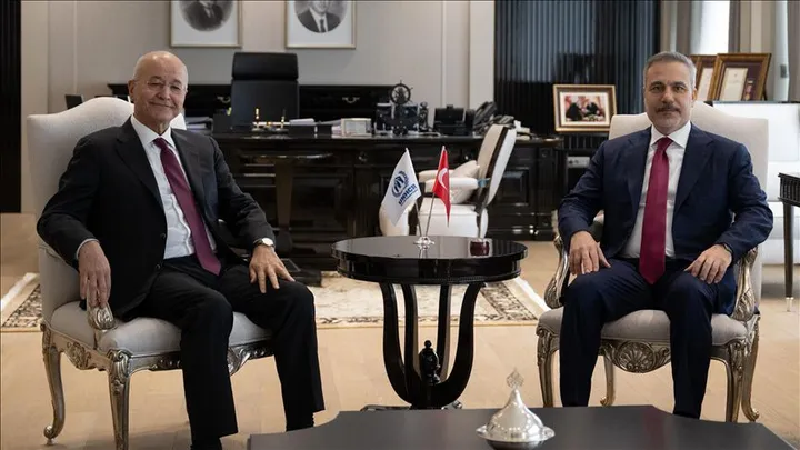 Ministri i Jashtëm turk takohet me Komisionerin e Lartë të OKB-së për Refugjatët