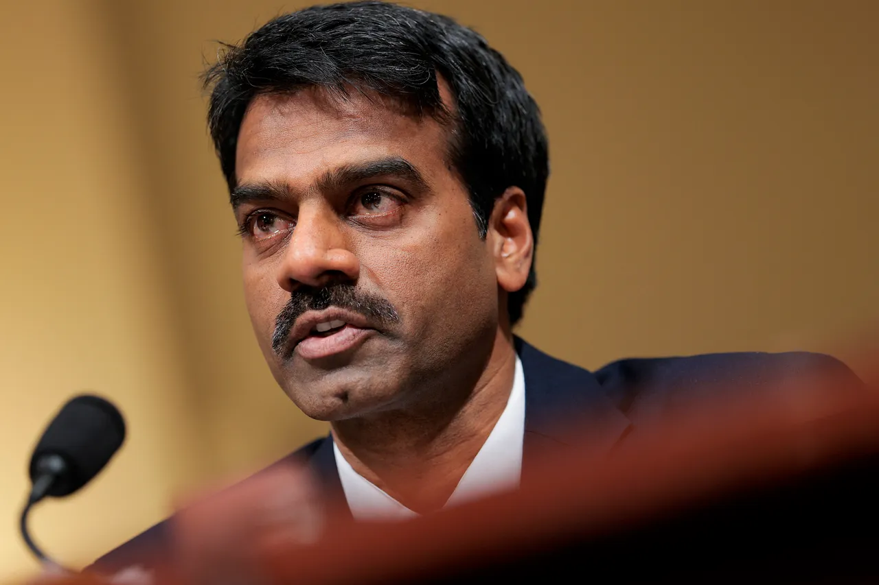 Глава Агентства кибербезопасности США загрузил конфиденциальные документы в ChatGPT?