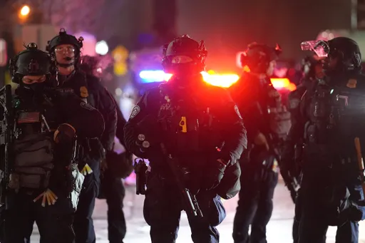 توقيف 18 شخصاً خلال احتجاجات على ممارسات عناصر وكالة الهجرة "ICE" في تكساس ومينيسوتا