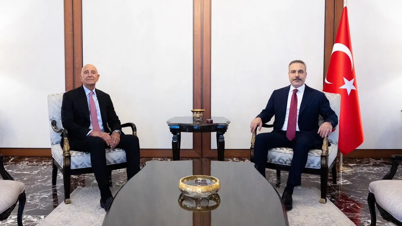 أنقرة.. فيدان يبحث مع السفير الأمريكي باراك التطورات في سوريا وإيران