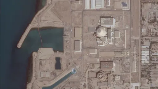 "نراقب الوضع من كثب".. روسيا: مستعدون لإجلاء موظفينا من محطة بوشهر النووية بإيران