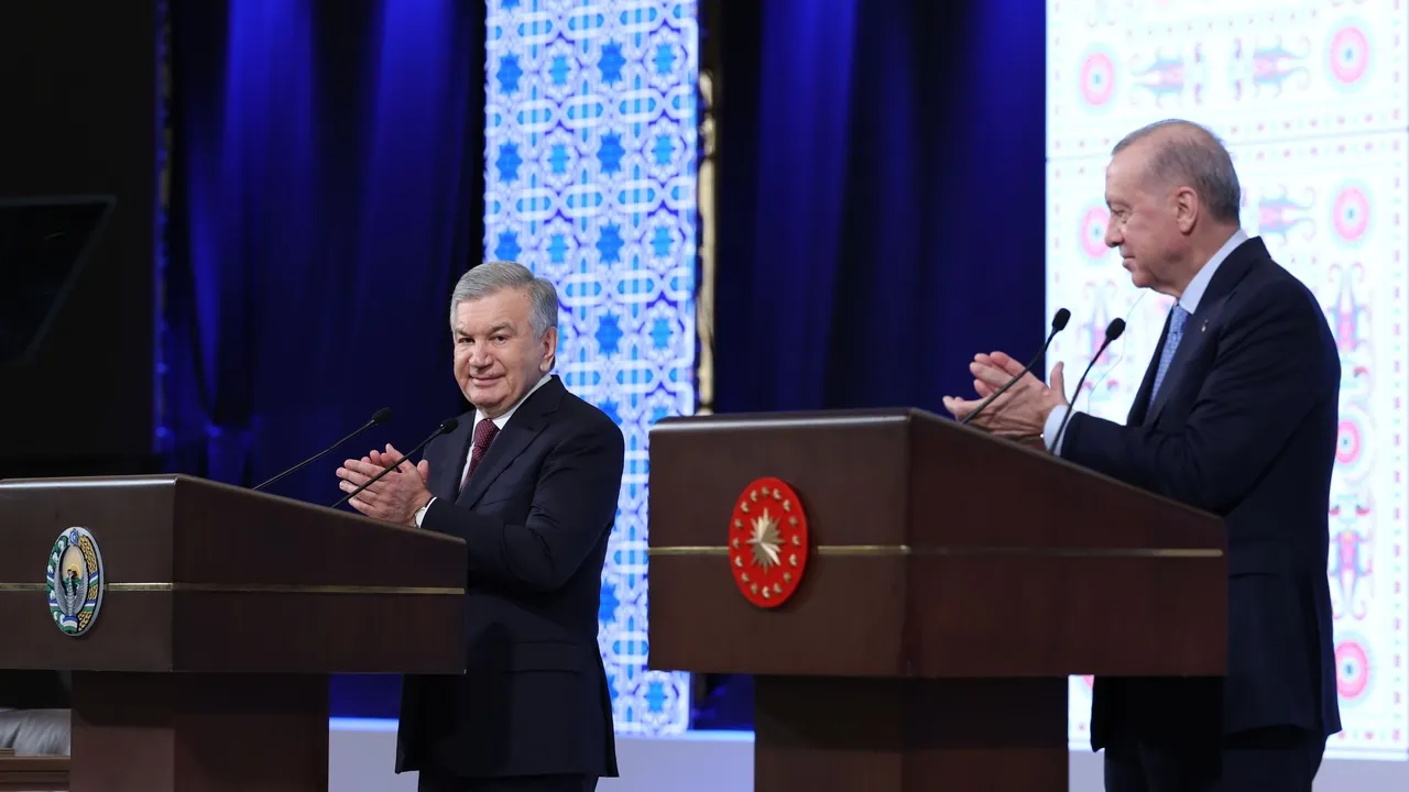 رئيس أوزبكستان: تركيا تتحول إلى مركز قوة جيوسياسية جديدة على الساحة العالمية