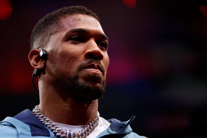 Mwanabondia Anthony Joshua arejea Uingereza baada ya ajali ya gari Nigeria