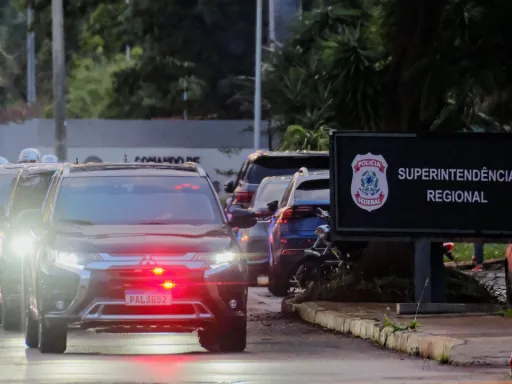 Bolsonaro deixa o hospital e retorna à prisão na capital, Brasília