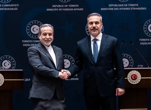 فيدان يبحث مع نظيره الإيراني مستجدات المفاوضات بين طهران وواشنطن