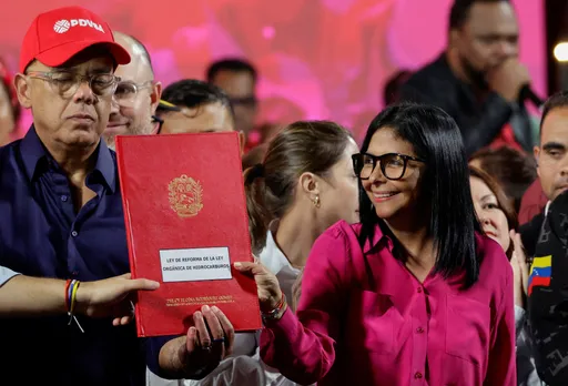 Venezuela enacts sweeping hydrocarbon reforms, urges airlines and investors to return